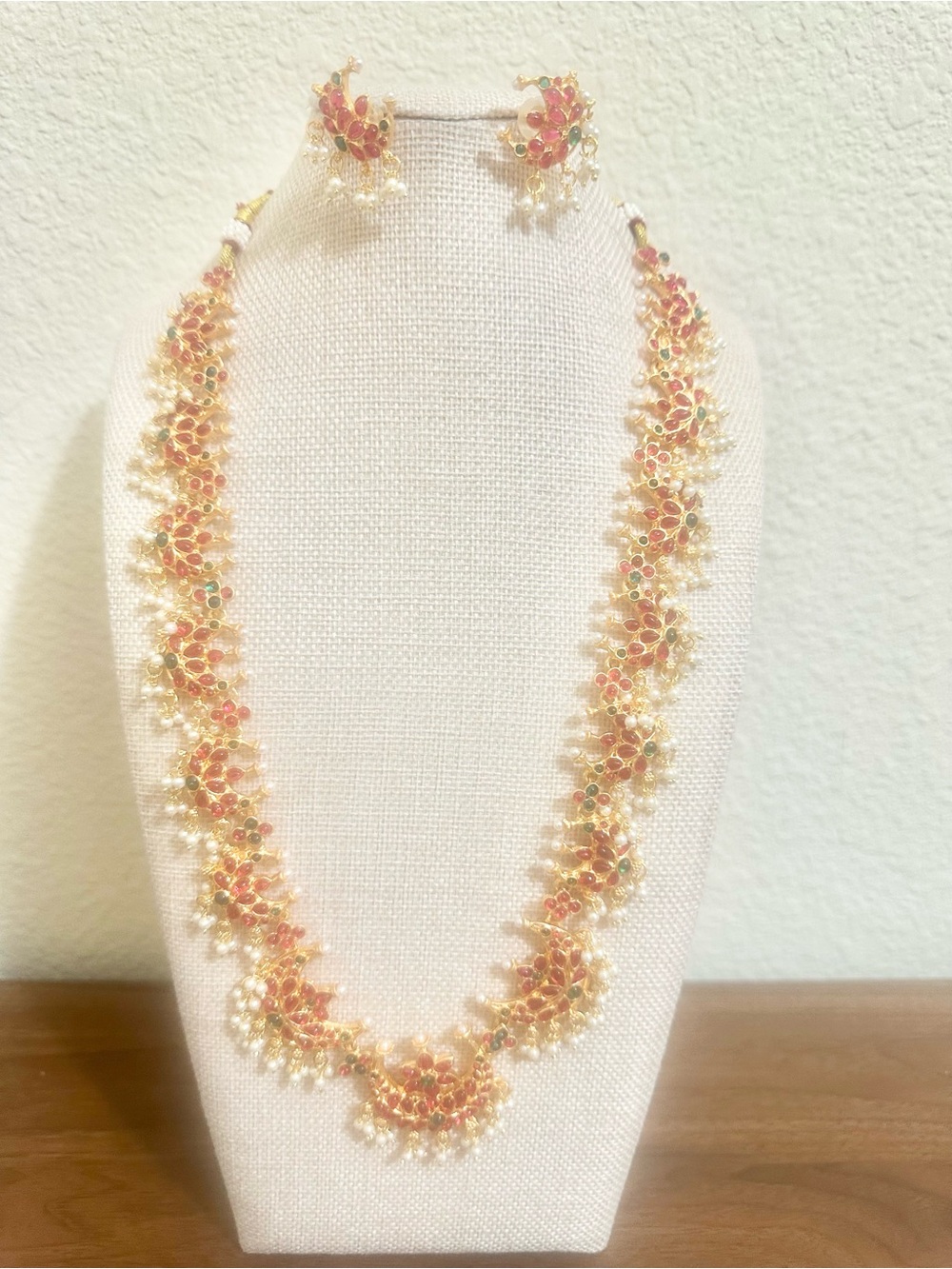 Bodha Gold-Tone Red/Green/Pearl Necklace Set (Missing 1 Green Cabochon)